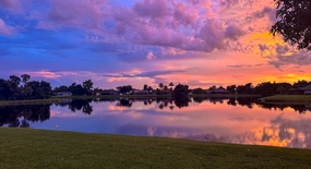 紫色黄昏天空湖泊风景摄影图片